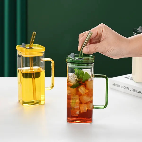 Exploded Safety View: A close-up of the high borosilicate glass cup showing its thick, durable square base.